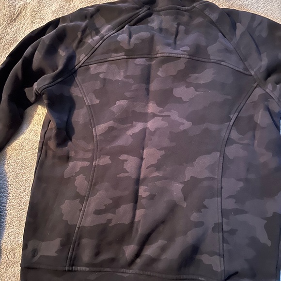 Lululemon Camo sweatshirt - Picture 3 of 4